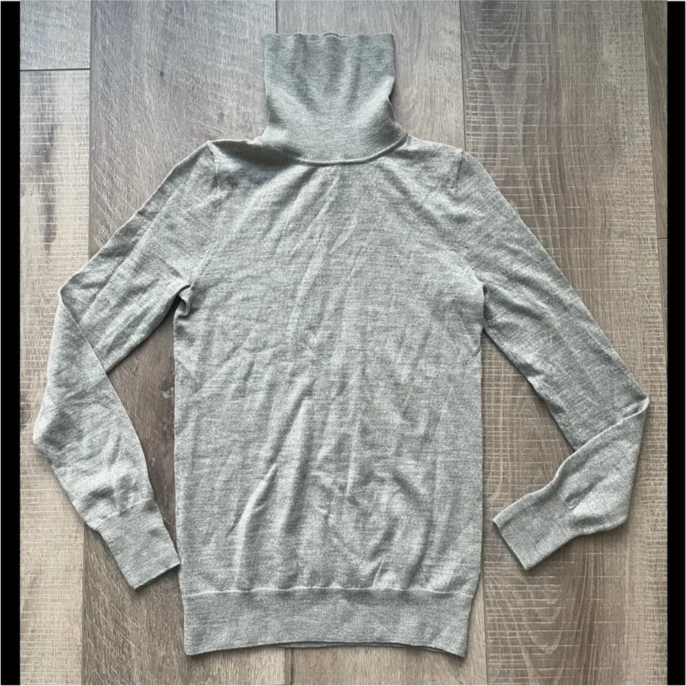 J. Crew Turtleneck Sweater in Gray Size Small